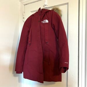 The North Face Outerboroughs Parka Cordovan XS